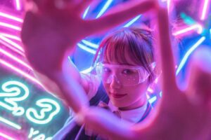 What is a Virtual Influencer (Vinfluencer)? The Definitive Guide [2026]